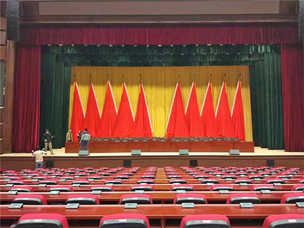 阻燃幕布定制的选材技巧：选择适合您空间的材料